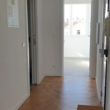5Min Walk Subway & 10Min Drive Airport & Self Check-In *