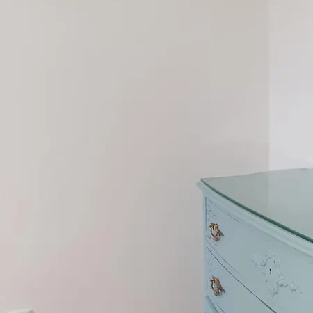 Апартаменты 5min Walk To Subway & 10min Drive To Airport *