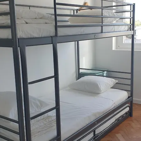 5min Walk To Subway & 10min Drive To Airport