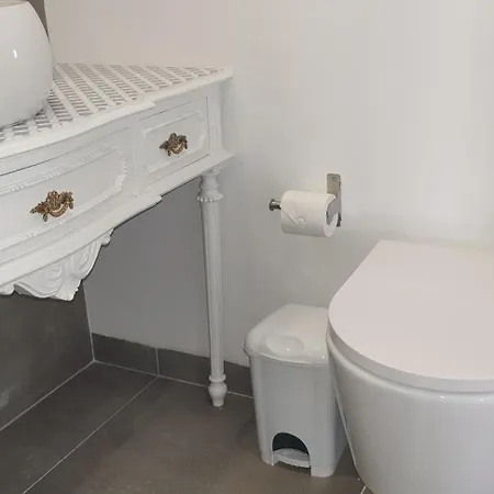 Self Check-in & 5min Walk Subway & 10min Drive Airport * Lissabon