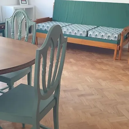 Self Check-in & 5min Walk Subway & 10min Drive Airport Apartamento *
