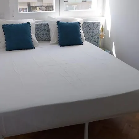 5min Walk To Subway & 10min Drive To Airport *