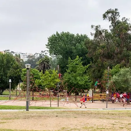 Апартаменты 5min Walk To Subway & 10min Drive To Airport Лиссабон