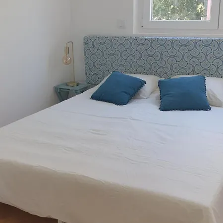 5min Walk To Subway & 10min Drive To Airport Daire