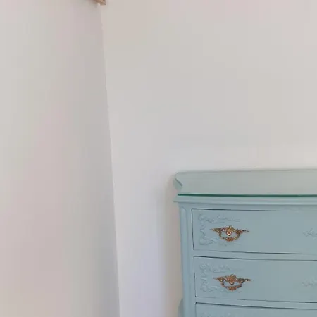 5min Walk To Subway & 10min Drive To Airport Apartman *