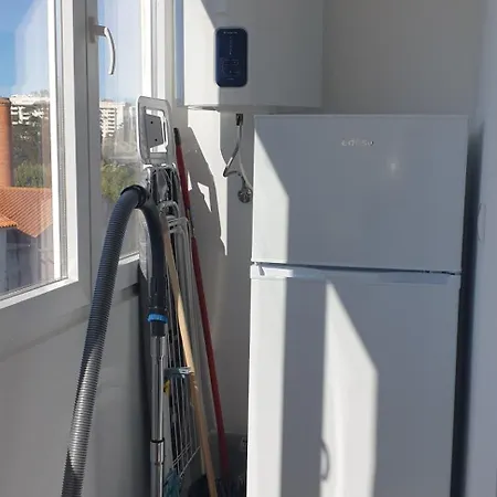 5min Walk To Subway & 10min Drive To Airport