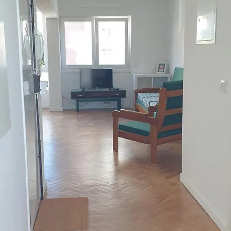 Daire 5min Walk To Subway & 10min Drive To Airport