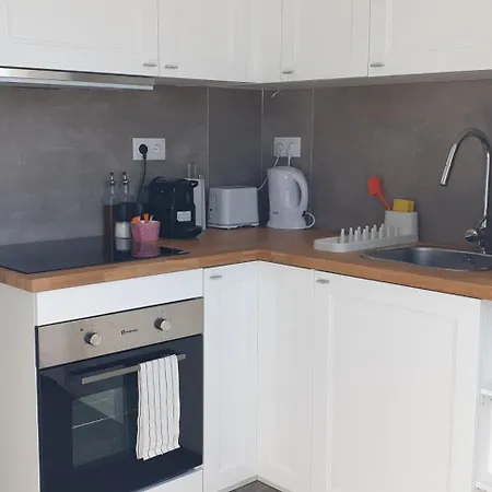 5min Walk To Subway & 10min Drive To Airport Apartman *