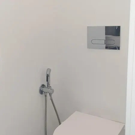 5min Walk To Subway & 10min Drive To Airport Apartman *