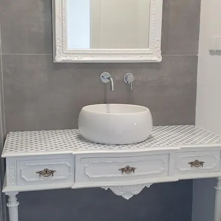 5min Walk To Subway & 10min Drive To Airport Daire Lisboa