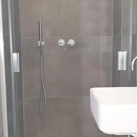 Daire 5min Walk To Subway & 10min Drive To Airport Lisboa