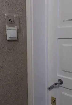 5min Walk To Subway & 10min Drive To Airport * Lisboa