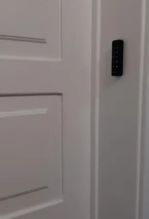 5min Walk To Subway & 10min Drive To Airport Apartman *