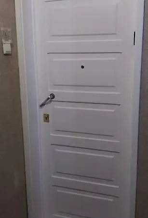 5min Walk To Subway & 10min Drive To Airport