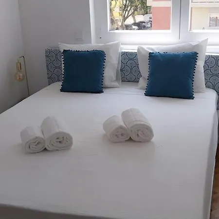 5min Walk To Subway & 10min Drive To Airport Apartman