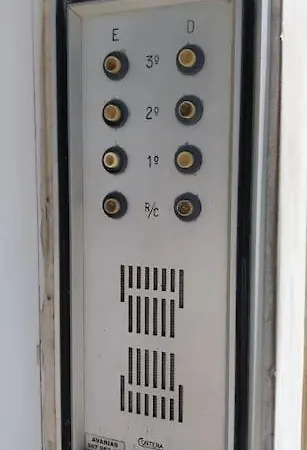 Self Check-in & 5min Walk Subway & 10min Drive Airport * ליסבון