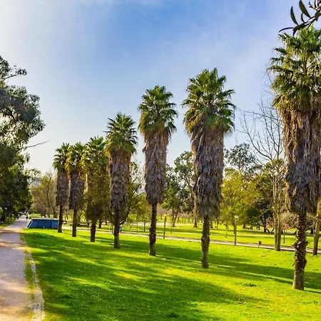 Self Check-in & 5min Walk Subway & 10min Drive Airport דירה *