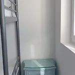 5min Walk To Subway & 10min Drive To Airport Apartment