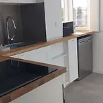Apartment 5min Walk To Subway & 10min Drive To Airport Lissabon