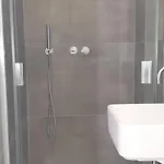Apartment 5min Walk To Subway & 10min Drive To Airport Lissabon