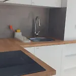 Apartment 5min Walk To Subway & 10min Drive To Airport Lissabon